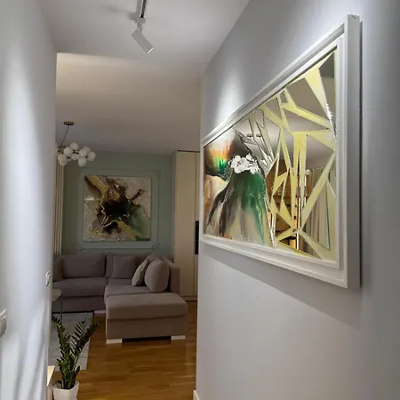 Fine Center Apartment *