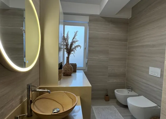 Fine Center * 地拉那