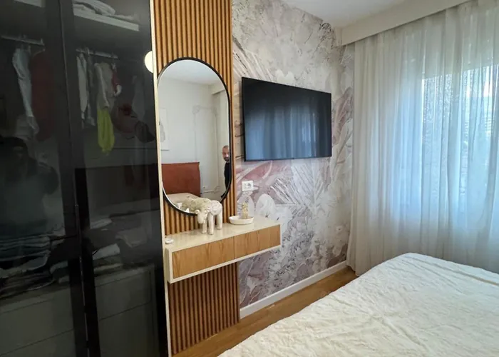 Fine Center 公寓 *