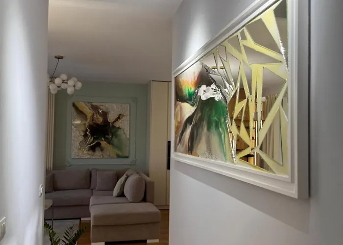 Fine Center 公寓 *